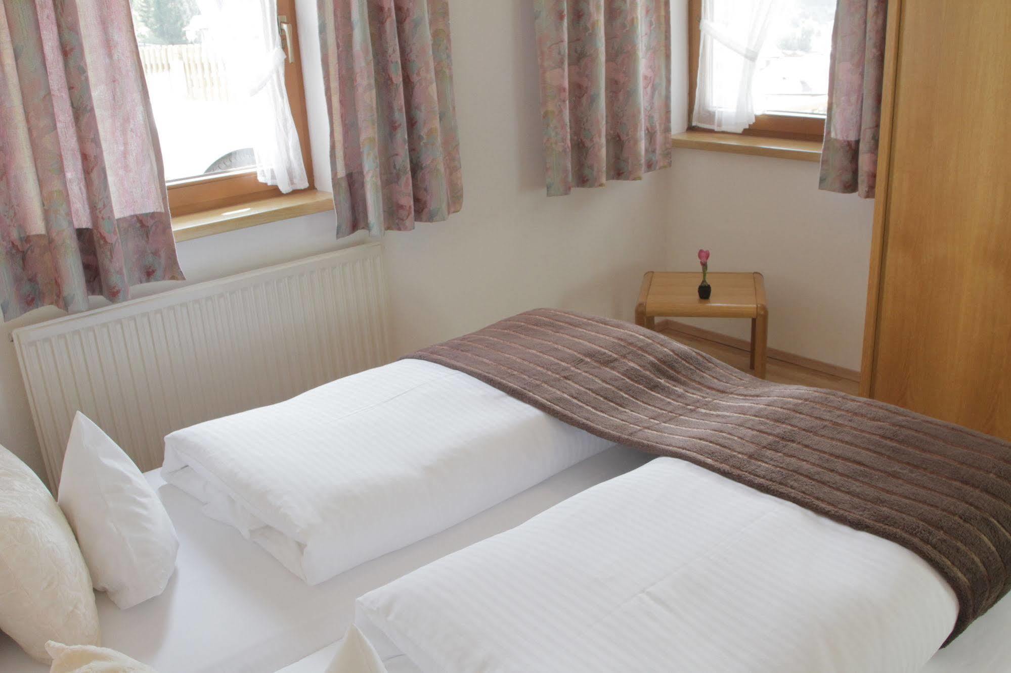 Collina Hotel Garni Nauders Exterior photo