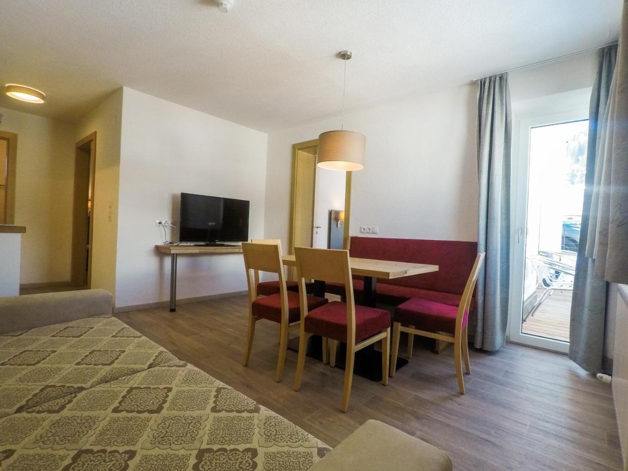 Collina Hotel Garni Nauders Exterior photo